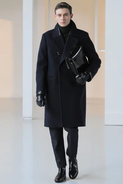 Look 10